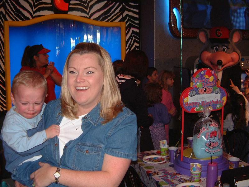 2002/03(Mar)/01(Vales_2ndBirthday)/800x600_2002-03-03-12-Vale-Party.JPG
