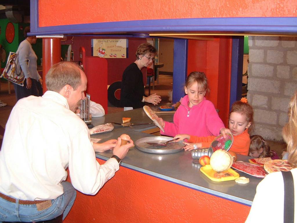 2002/03(Mar)/03(Dan-Visits)/1024x768_2002-03-26-11-Dans-Visit.JPG