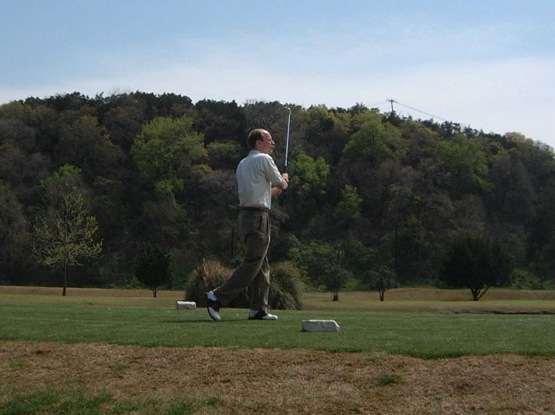 2002/03(Mar)/03(Dan-Visits)/800x600_2002-03-27-03-Golf-Dan.JPG