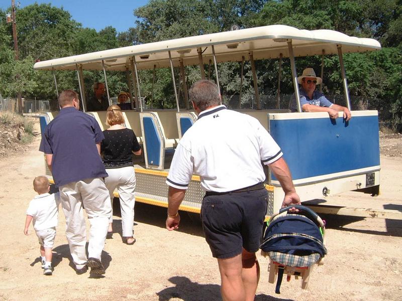 2002/05(May)/02(Church-Picnic)/800x600_2002-05-19-05-Mass-New-Building-Site.JPG