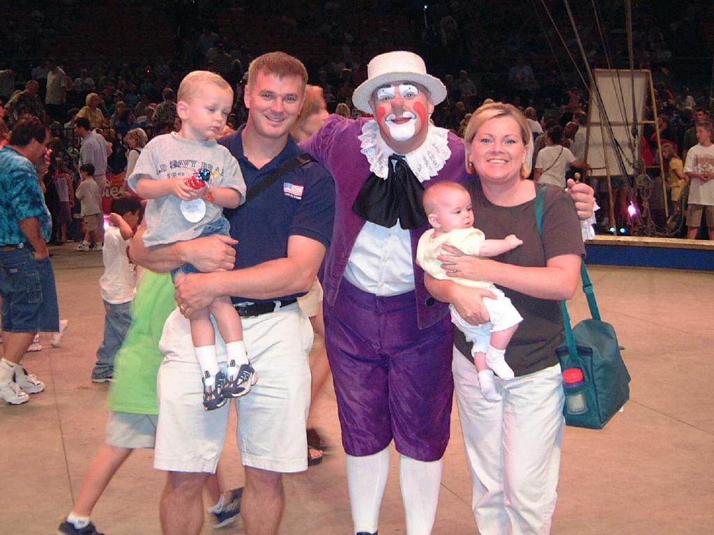 2002/06(June)/02(Circus)/1024x768_2002-06-28-5-Circus.JPG