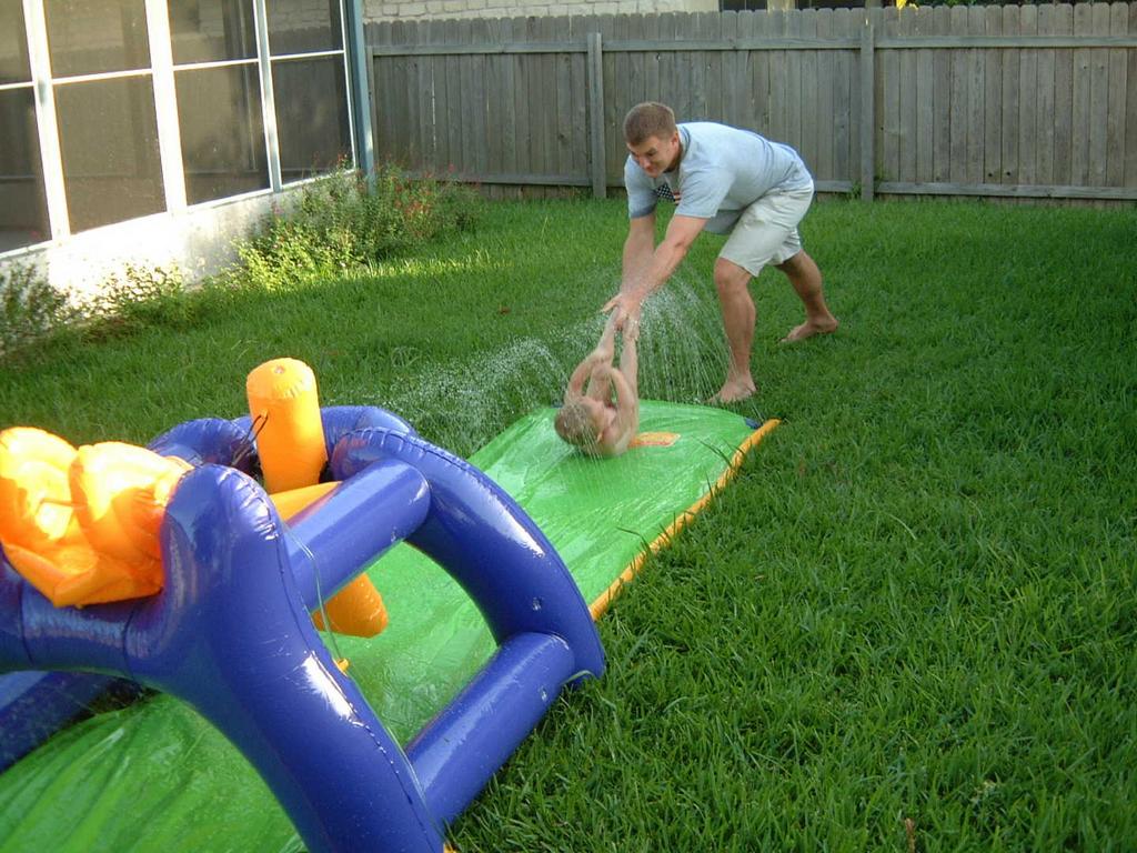 2002/07(July)/01(Picnic-Joshs-House)/1024x768_2002-07-03-9-4th-July-Picnic-Joshs-house.JPG