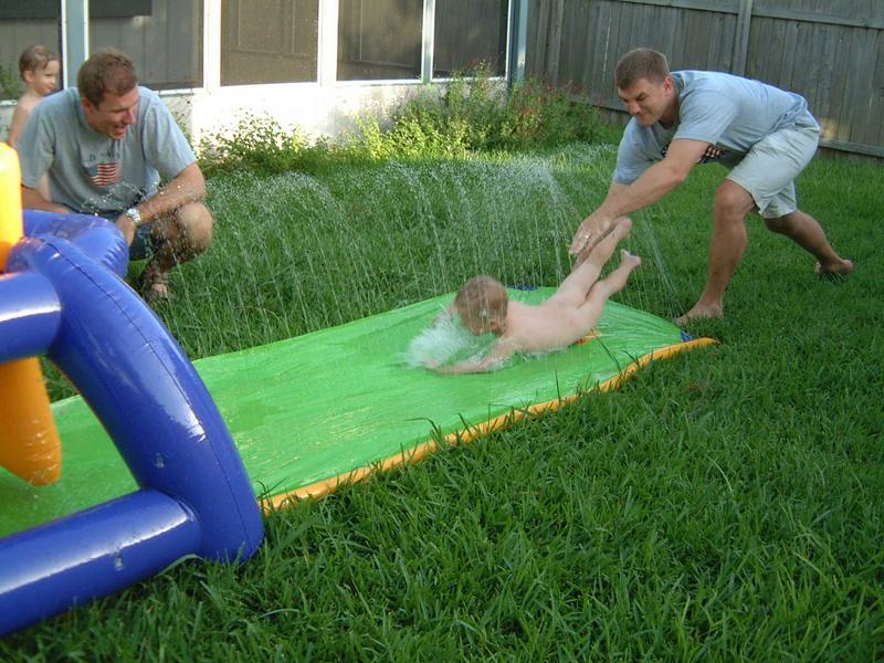 2002/07(July)/01(Picnic-Joshs-House)/800x600_2002-07-03-8-4th-July-Picnic-Joshs-house.JPG
