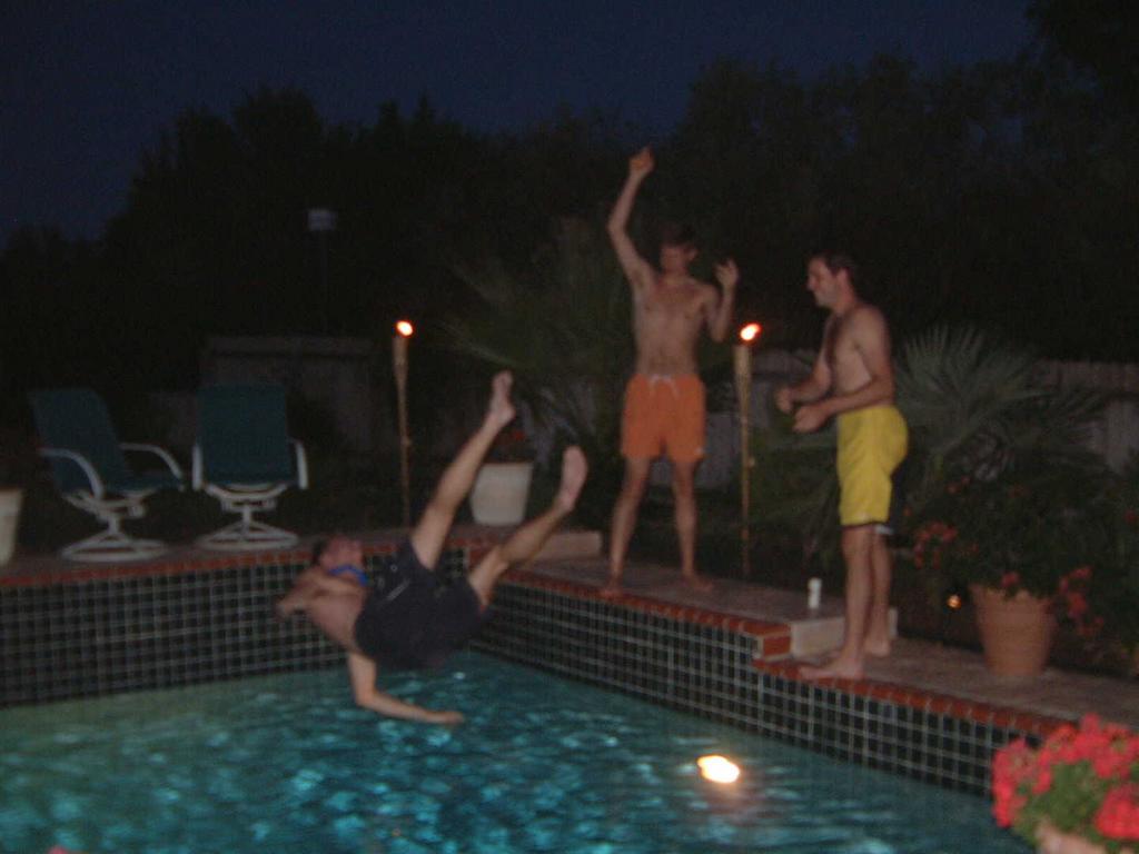 2002/08(August)/02(Shower-Josh-Heather)/1024x768_2002-08-17-25-Shower.JPG
