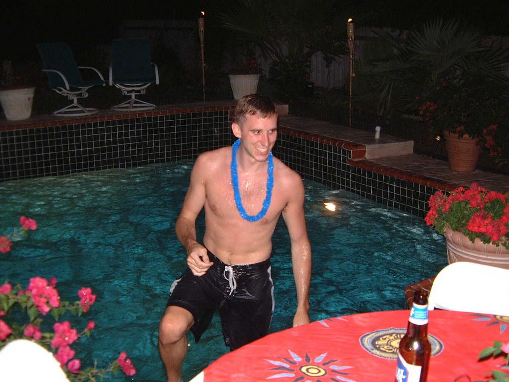 2002/08(August)/02(Shower-Josh-Heather)/1024x768_2002-08-17-26-Shower.JPG