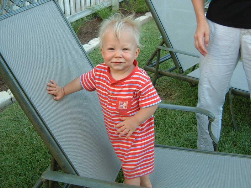 2002/08(August)/02(Shower-Josh-Heather)/800x600_2002-08-17-05-Shower.JPG
