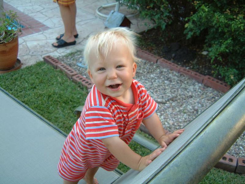 2002/08(August)/02(Shower-Josh-Heather)/800x600_2002-08-17-06-Shower.JPG