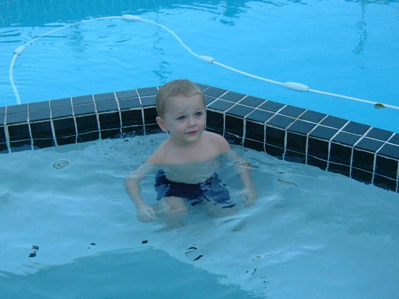 2002/08(August)/02(Shower-Josh-Heather)/800x600_2002-08-17-13-Shower.JPG