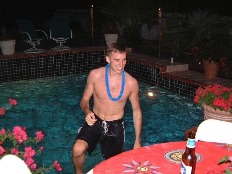 2002/08(August)/02(Shower-Josh-Heather)/800x600_2002-08-17-26-Shower.JPG