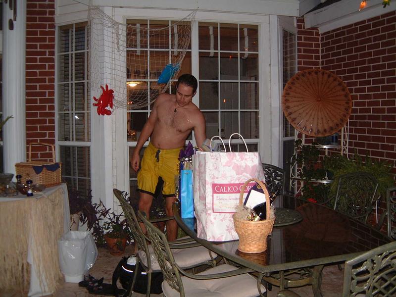 2002/08(August)/02(Shower-Josh-Heather)/800x600_2002-08-17-32-Shower.JPG