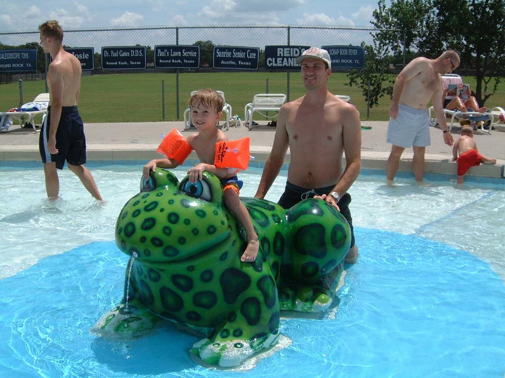 2002/08(August)/03(pool)/1024x768_2002-08-18-13.JPG