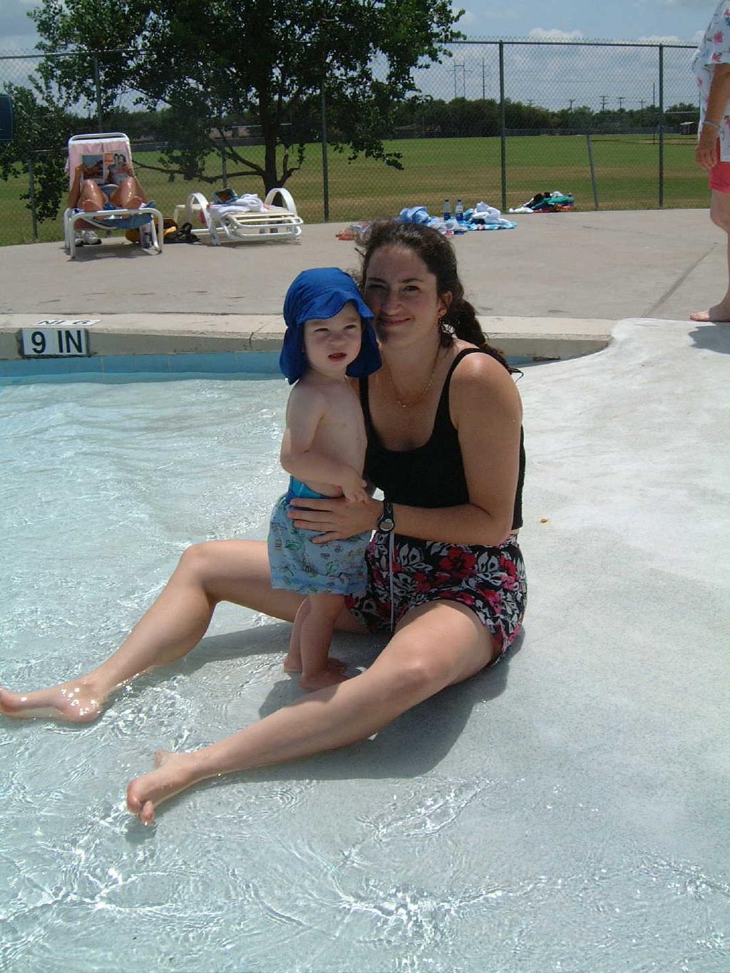 2002/08(August)/03(pool)/1024x768_2002-08-18-15.JPG