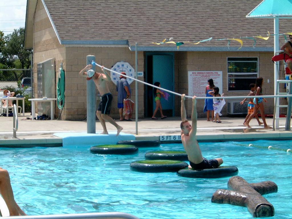 2002/08(August)/03(pool)/1024x768_2002-08-18-28.JPG