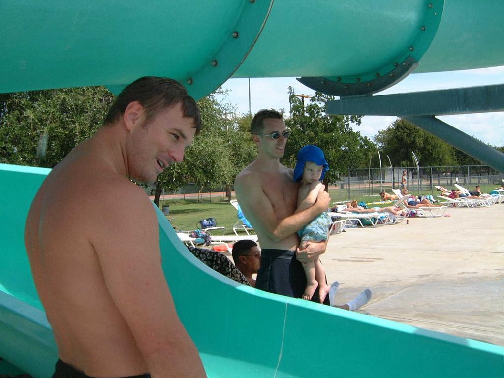 2002/08(August)/03(pool)/1024x768_2002-08-18-39.JPG