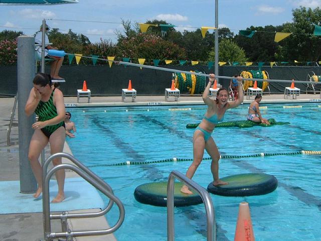 2002/08(August)/03(pool)/640x480_2002-08-18-09.JPG