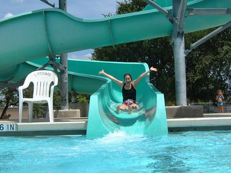 2002/08(August)/03(pool)/800x600_2002-08-18-08.JPG