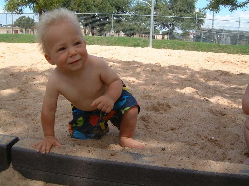 2002/08(August)/03(pool)/800x600_2002-08-18-18.JPG