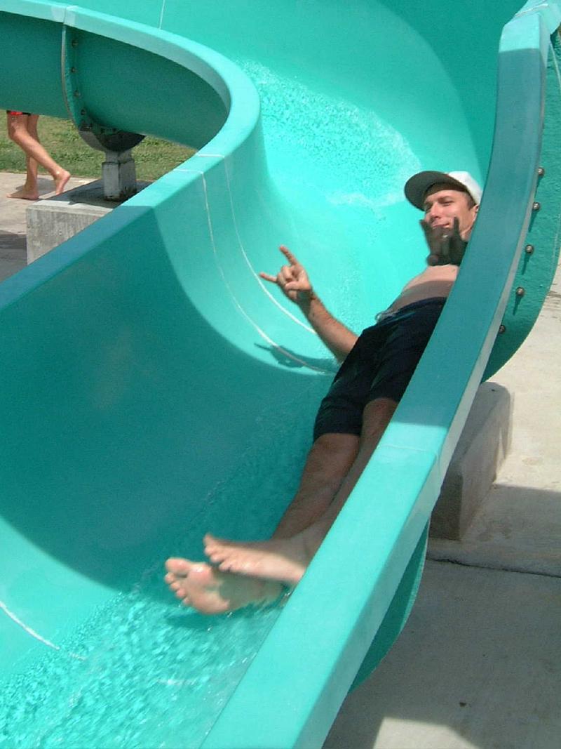 2002/08(August)/03(pool)/800x600_2002-08-18-25.JPG