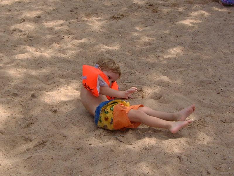2002/08(August)/03(pool)/800x600_2002-08-18-30.JPG