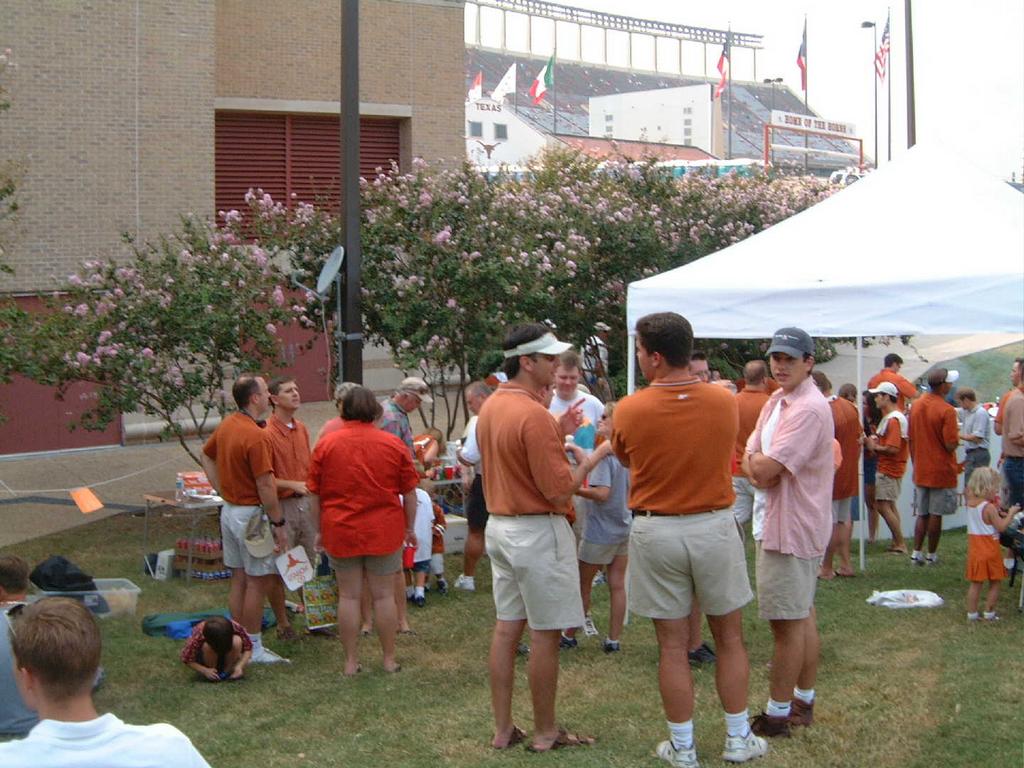 2002-08-31-09-Tailgaters.JPG