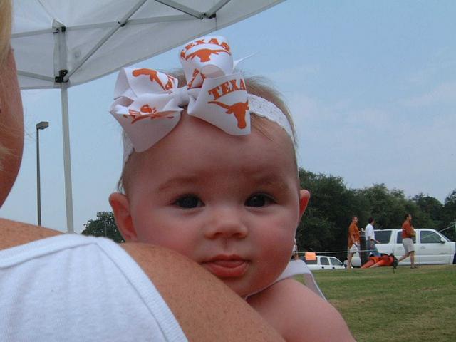 2002/08(August)/05(1st_Texas_Game)/640x480_2002-08-31-02-Tailgaters.JPG