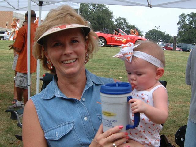 2002/08(August)/05(1st_Texas_Game)/640x480_2002-08-31-06-Tailgaters.JPG