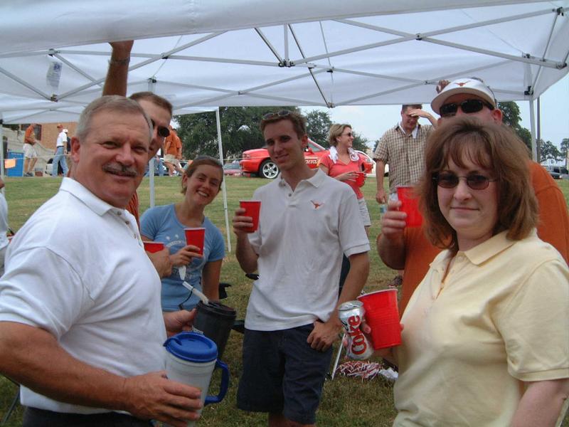 2002/08(August)/05(1st_Texas_Game)/2002-08-31-01-Tailgaters.JPG
