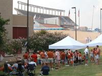 2002-08-31-10-Tailgaters.JPG