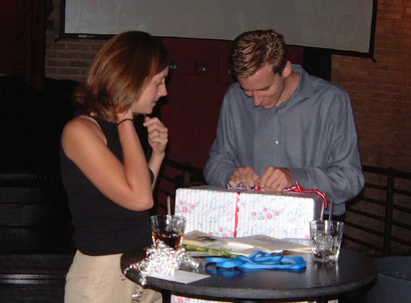 2002/09(Sept)/01(shower)/800x600_2002-09-06-18-Shower.JPG
