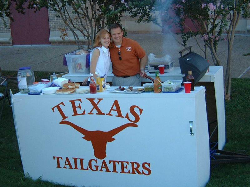 2002/09(Sept)/02(Tailgate)/800x600_2002-09-21-05-TX-Tailgaters.JPG