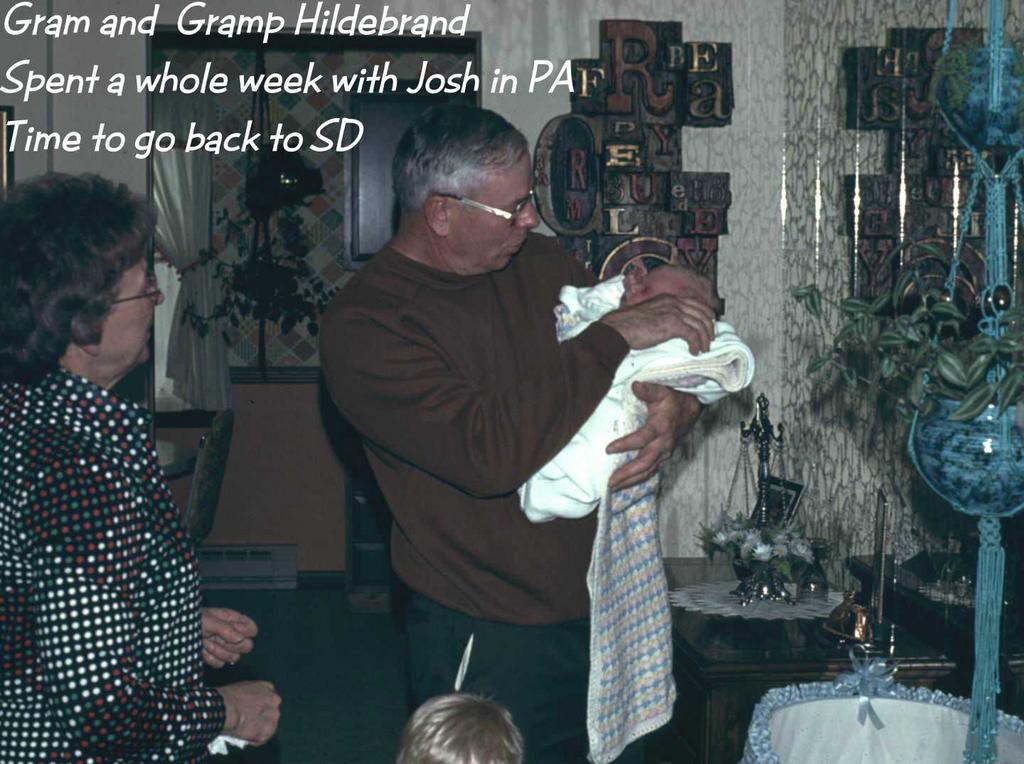 1976-05-06-04-Grandparents-Leaving.JPG