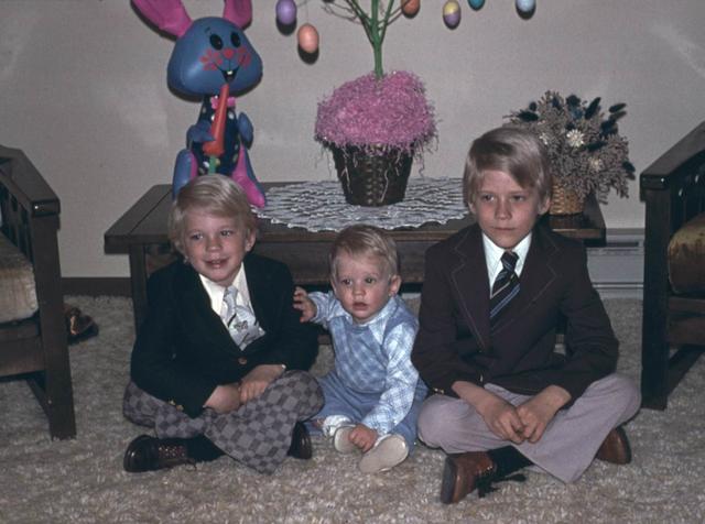 2002/10(Oct)/02(Josh-Child)/640x480_1977-03-3-Easter.JPG