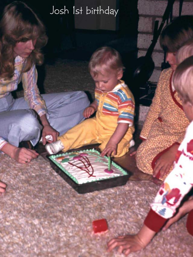 2002/10(Oct)/02(Josh-Child)/640x480_1977-04-26-Josh-1st-Birthday-3.JPG