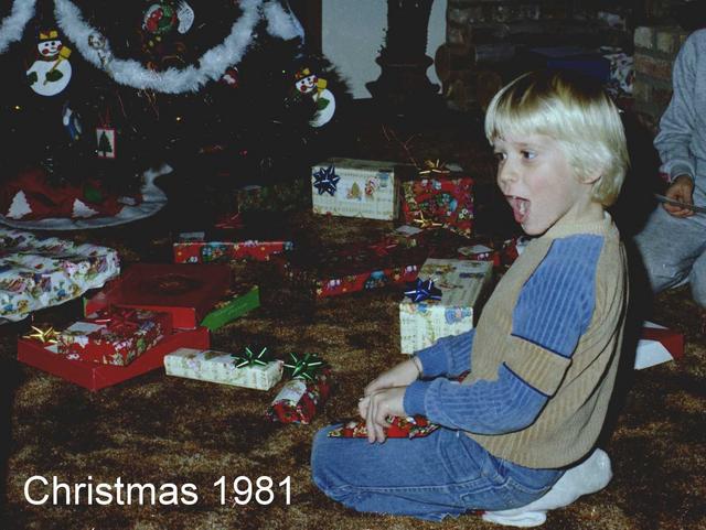 2002/10(Oct)/02(Josh-Child)/640x480_1981-12-CHRISTMAS04.jpg