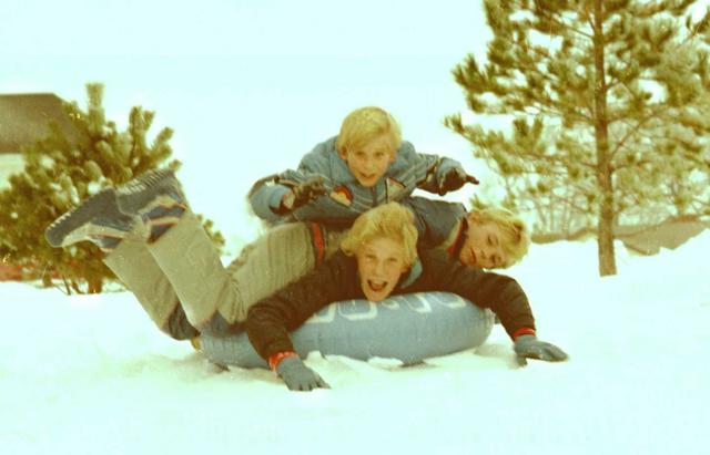 1984-12-TUTHILL-SLEDDING02.jpg