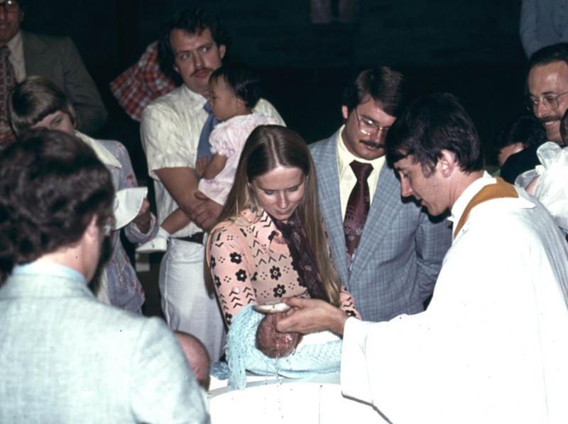 2002/10(Oct)/02(Josh-Child)/800x600_1976-05-30-5-Josh-Baptism-Day.JPG