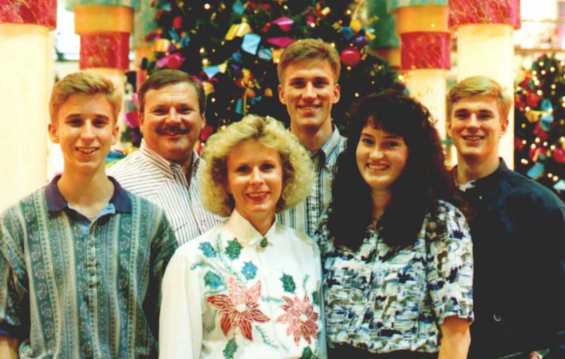 1992-12-Family-Christmas-Pic.jpg