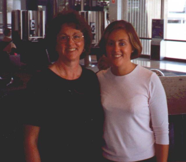 1999-08-Heather-Mom-Airport.jpg