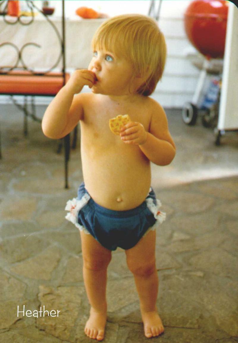 2002/10(Oct)/03(Heather-Child)/800x600_1978-Heather-walking.jpg