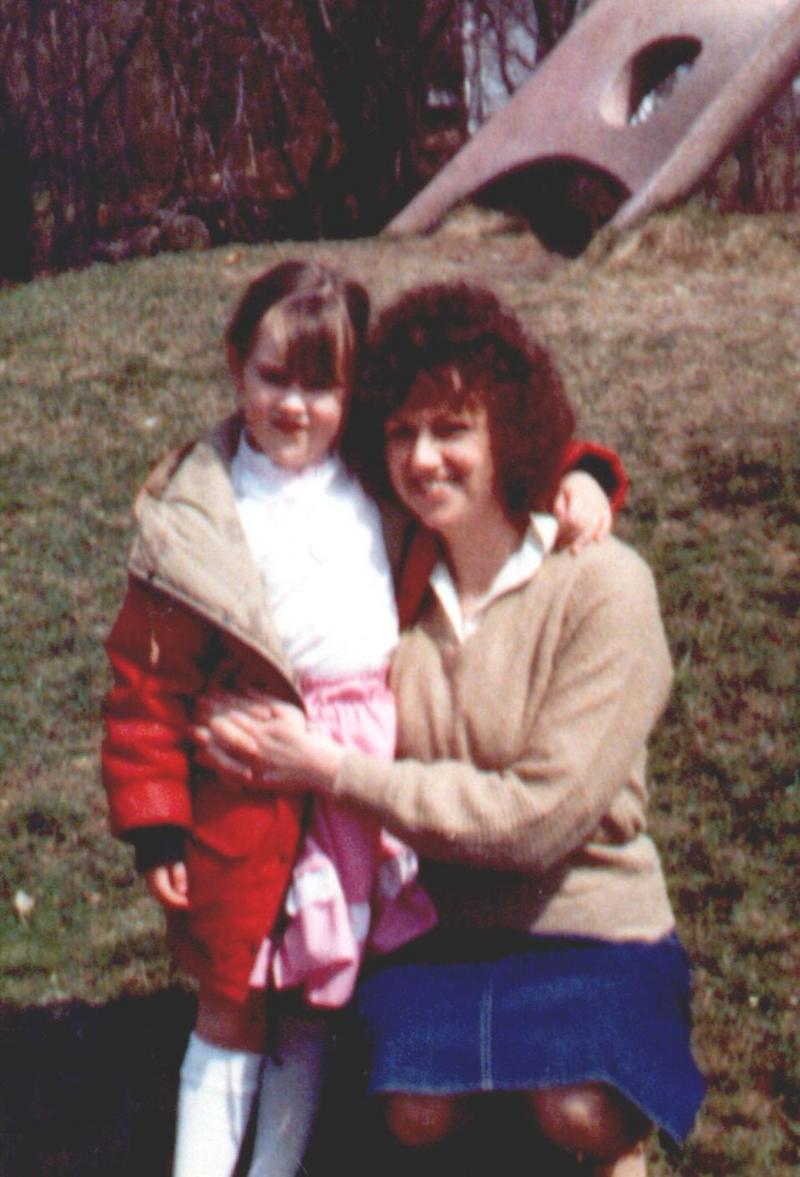 2002/10(Oct)/03(Heather-Child)/800x600_1983-Heather-6th-BD-Mom.JPG