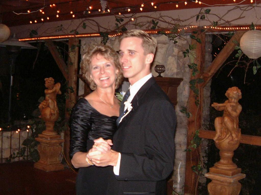 2002/10(Oct)/07(Wedding-Part-3)/1024x768_2002-10-FS-WEDDING.JPG