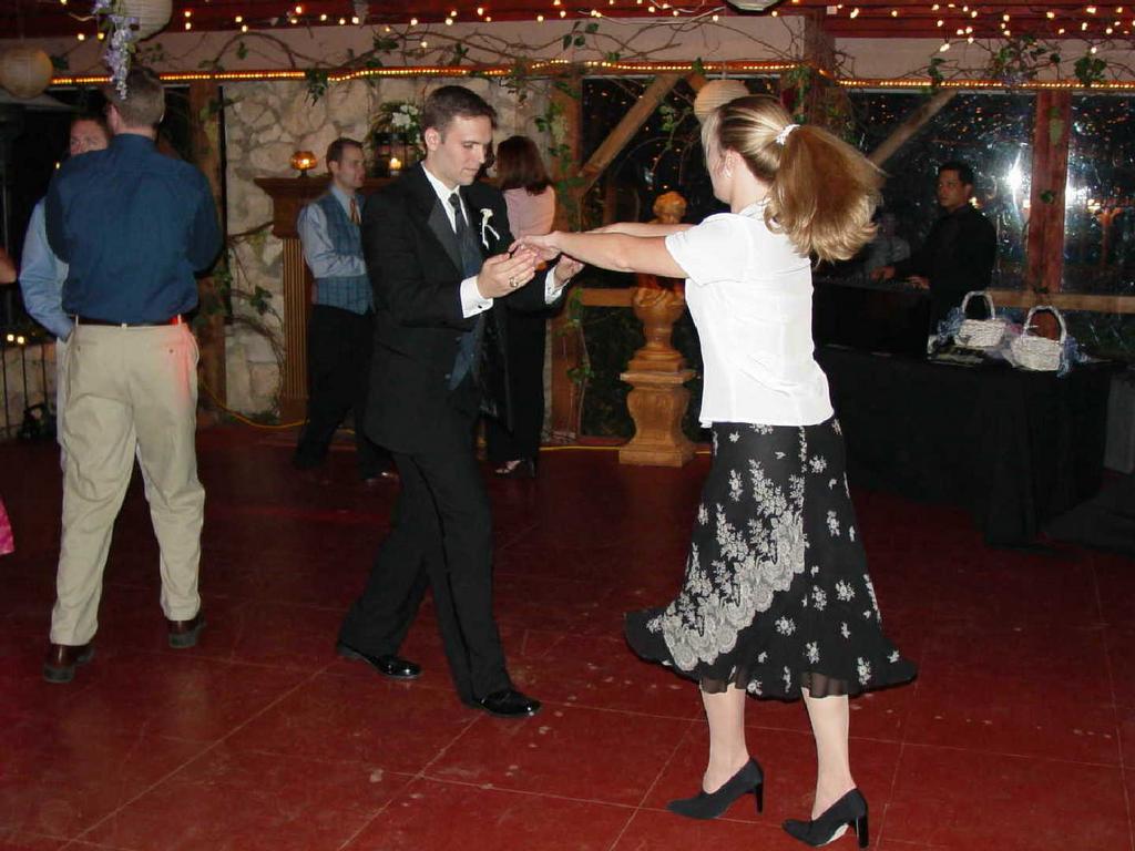 2002/10(Oct)/07(Wedding-Part-3)/1024x768_2002-10-GL-WEDDING.JPG