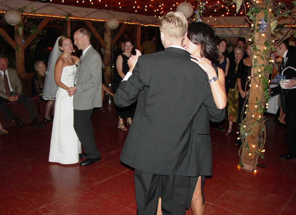 2002/10(Oct)/07(Wedding-Part-3)/1024x768_2002-10-GV-WEDDING.JPG