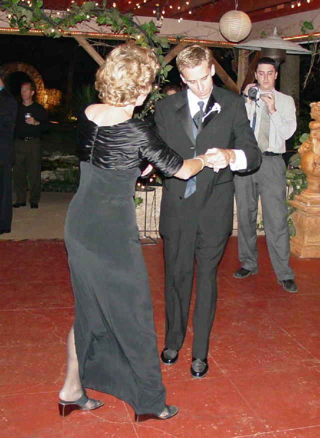 2002/10(Oct)/07(Wedding-Part-3)/640x480_2002-10-FV-WEDDING.JPG