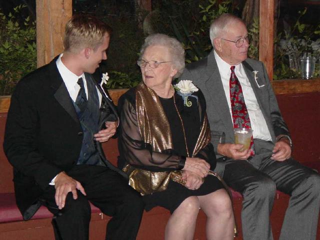 2002/10(Oct)/07(Wedding-Part-3)/640x480_2002-10-GF-WEDDING.JPG