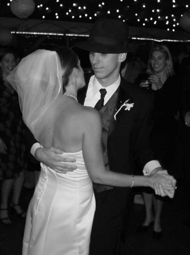 2002/10(Oct)/07(Wedding-Part-3)/640x480_2002-10-IG-WEDDING.JPG
