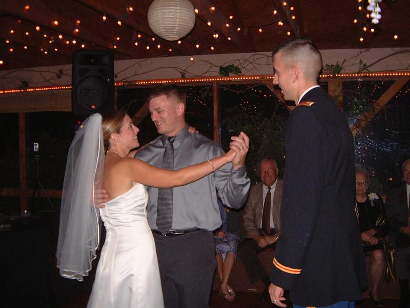 2002/10(Oct)/07(Wedding-Part-3)/800x600_2002-10-GP-WEDDING.JPG