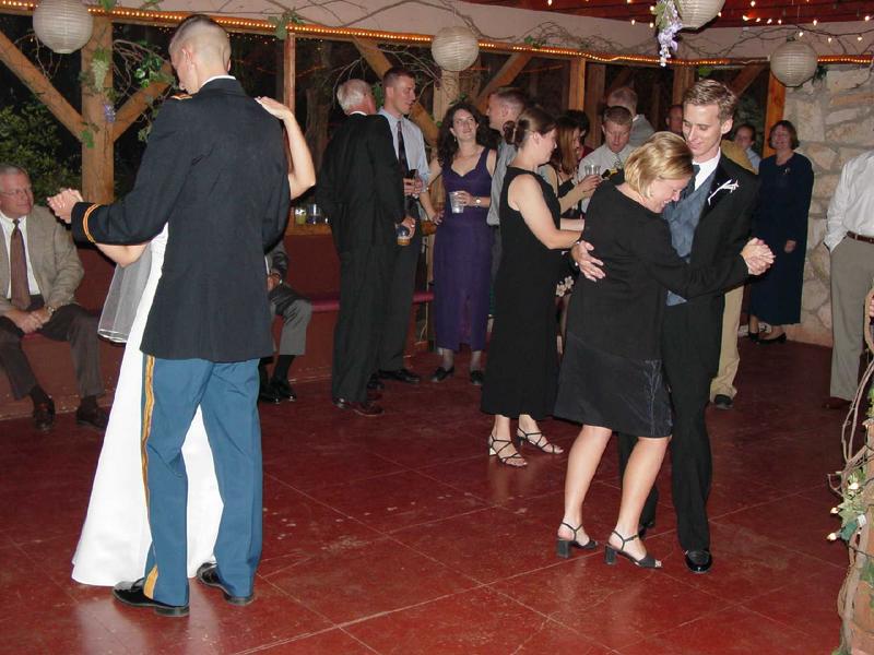 2002/10(Oct)/07(Wedding-Part-3)/800x600_2002-10-GQ-WEDDING.JPG