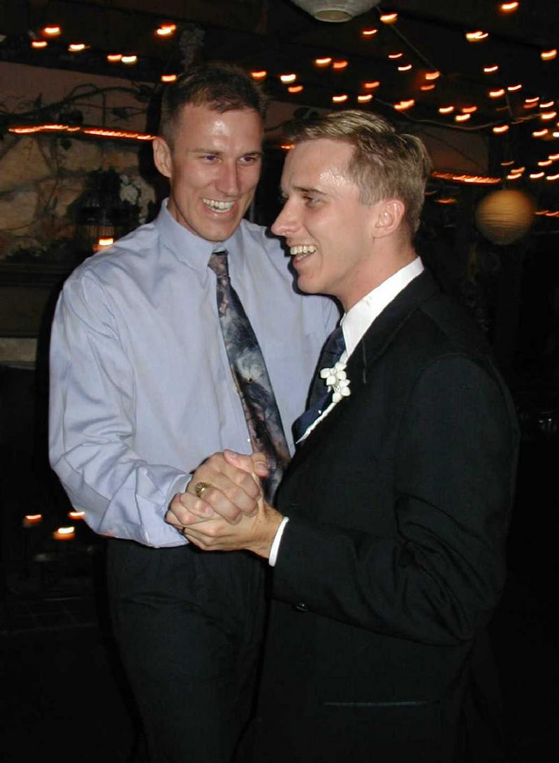 2002/10(Oct)/07(Wedding-Part-3)/800x600_2002-10-GW-WEDDING.JPG