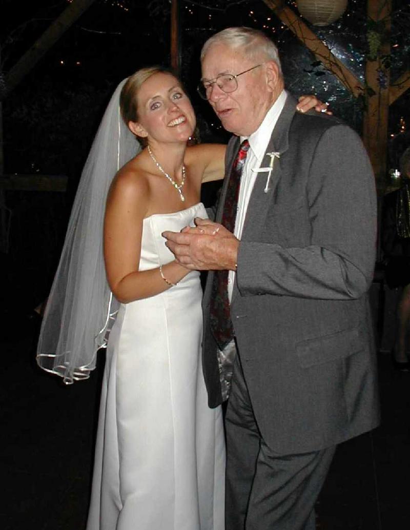 2002/10(Oct)/07(Wedding-Part-3)/800x600_2002-10-HA-WEDDING.JPG